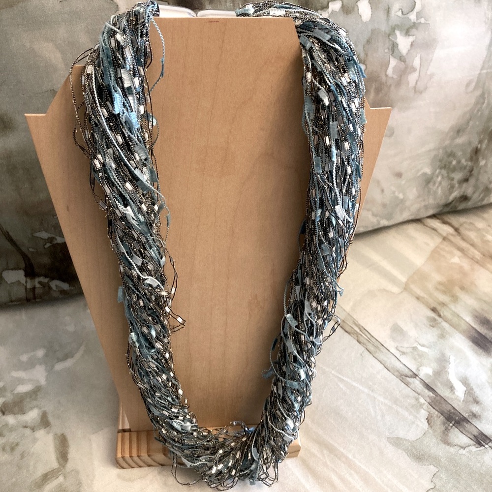 Mint green lightweight necklace